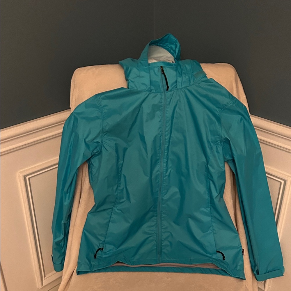 Cabela's Women's Aqua rainJacket. Never worn